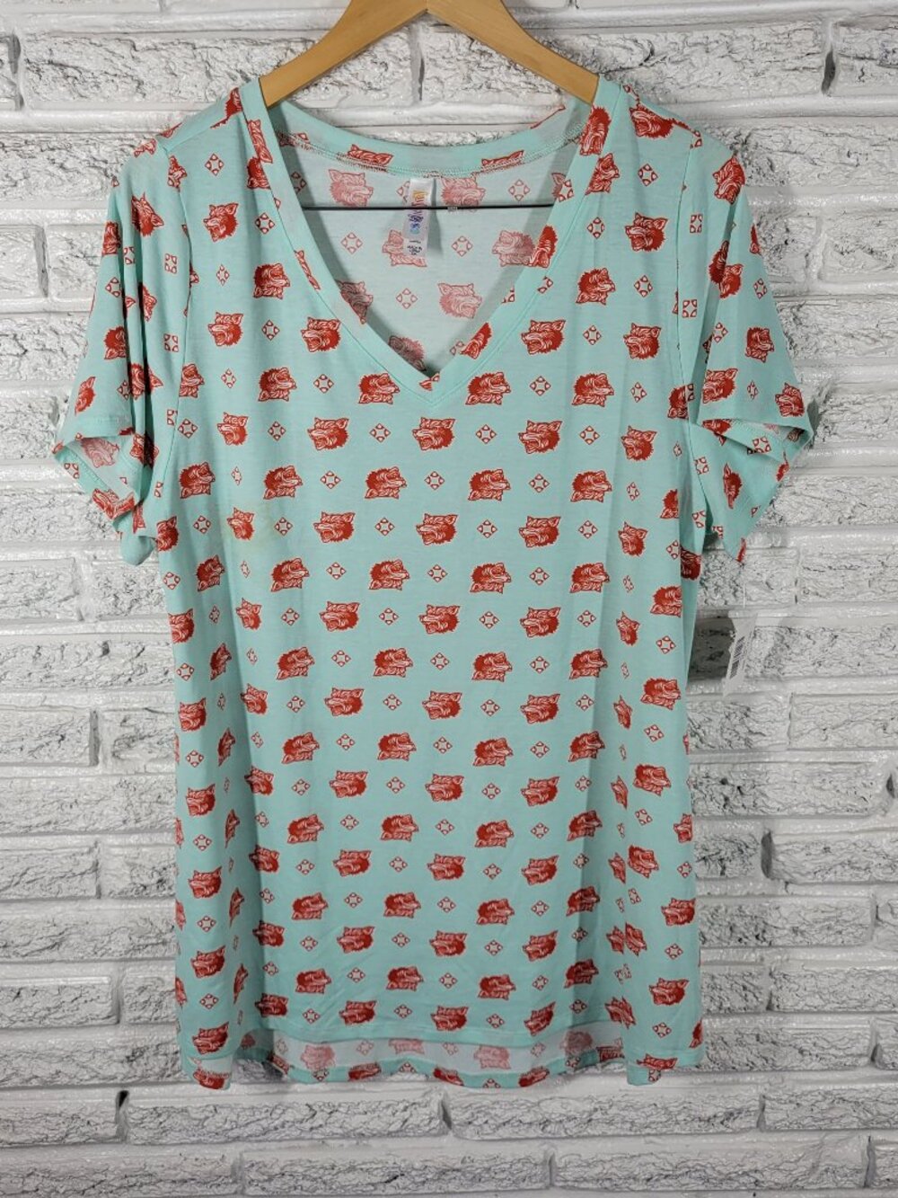 LuLaRoe Christy 2XL Tunic Top Blue Red Wolf Print V-Neck Short Sleeve NOV66E